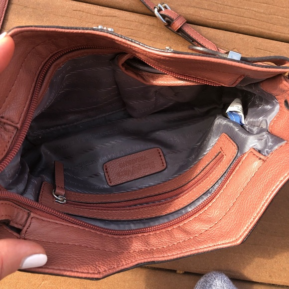 Vera wang crossbody purse - Picture 2 of 4